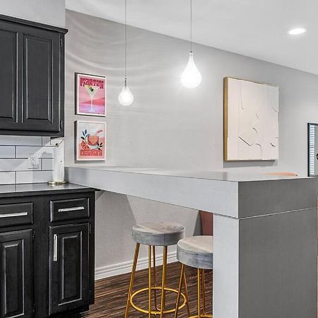 Luxe Condo In City Center Waco Bagian luar foto
