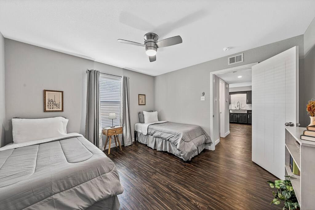 Luxe Condo In City Center Waco Bagian luar foto