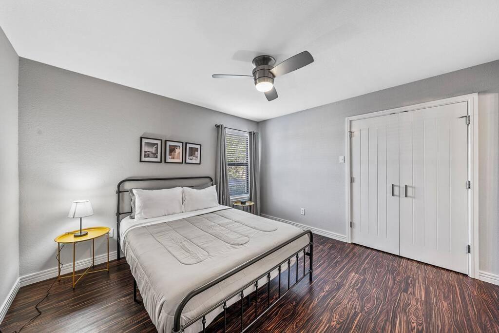Luxe Condo In City Center Waco Bagian luar foto