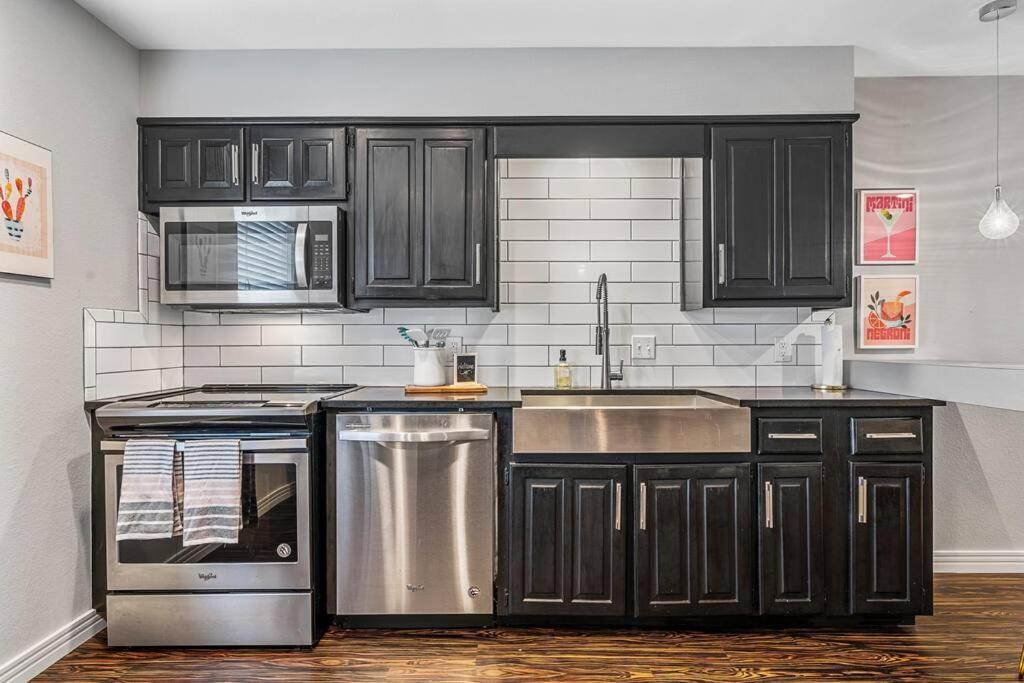 Luxe Condo In City Center Waco Bagian luar foto