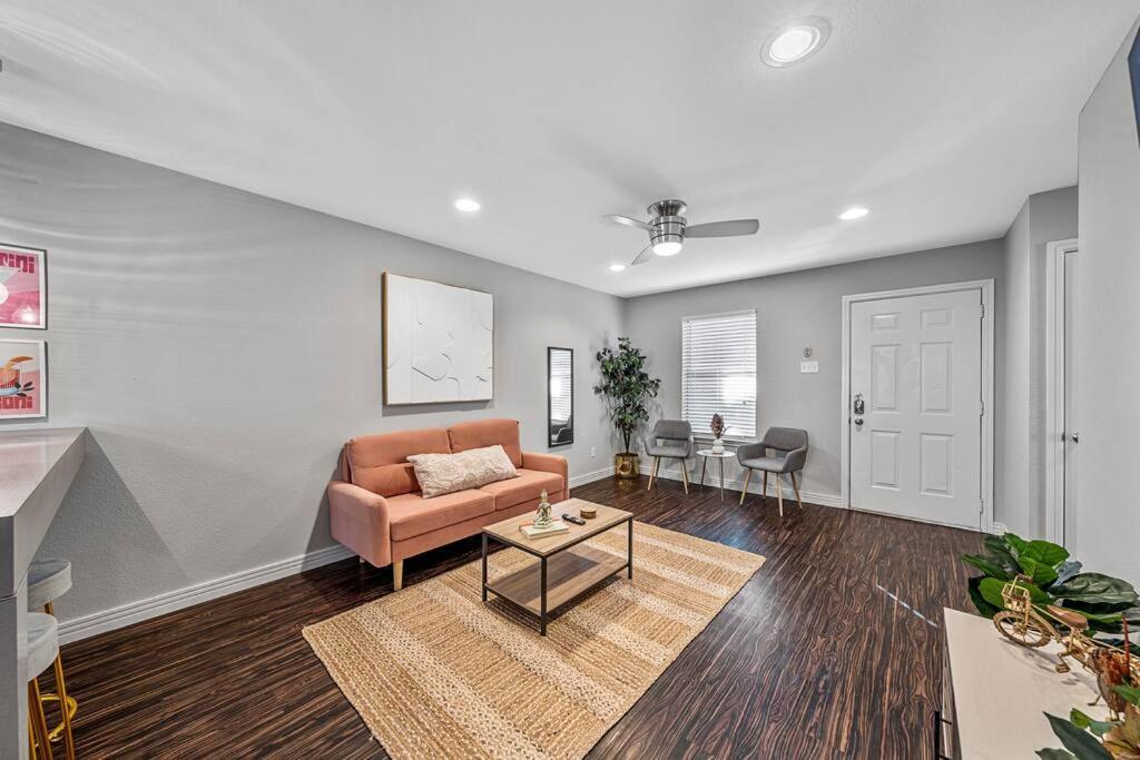Luxe Condo In City Center Waco Bagian luar foto