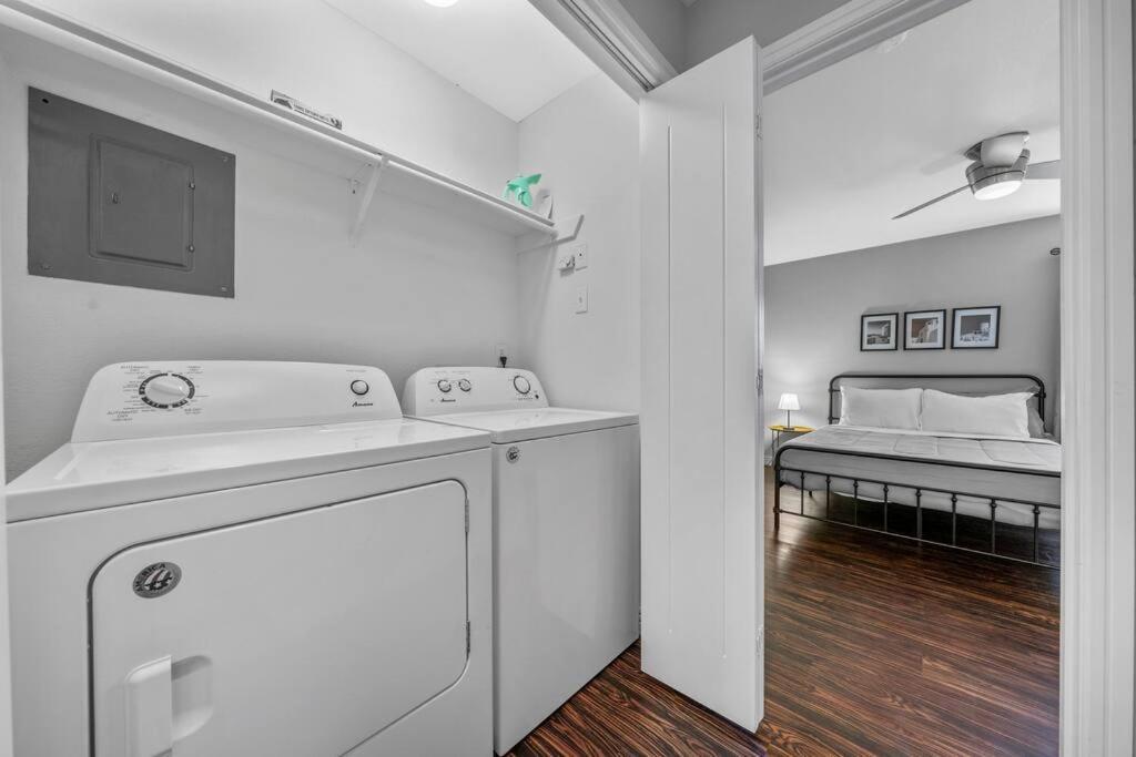 Luxe Condo In City Center Waco Bagian luar foto